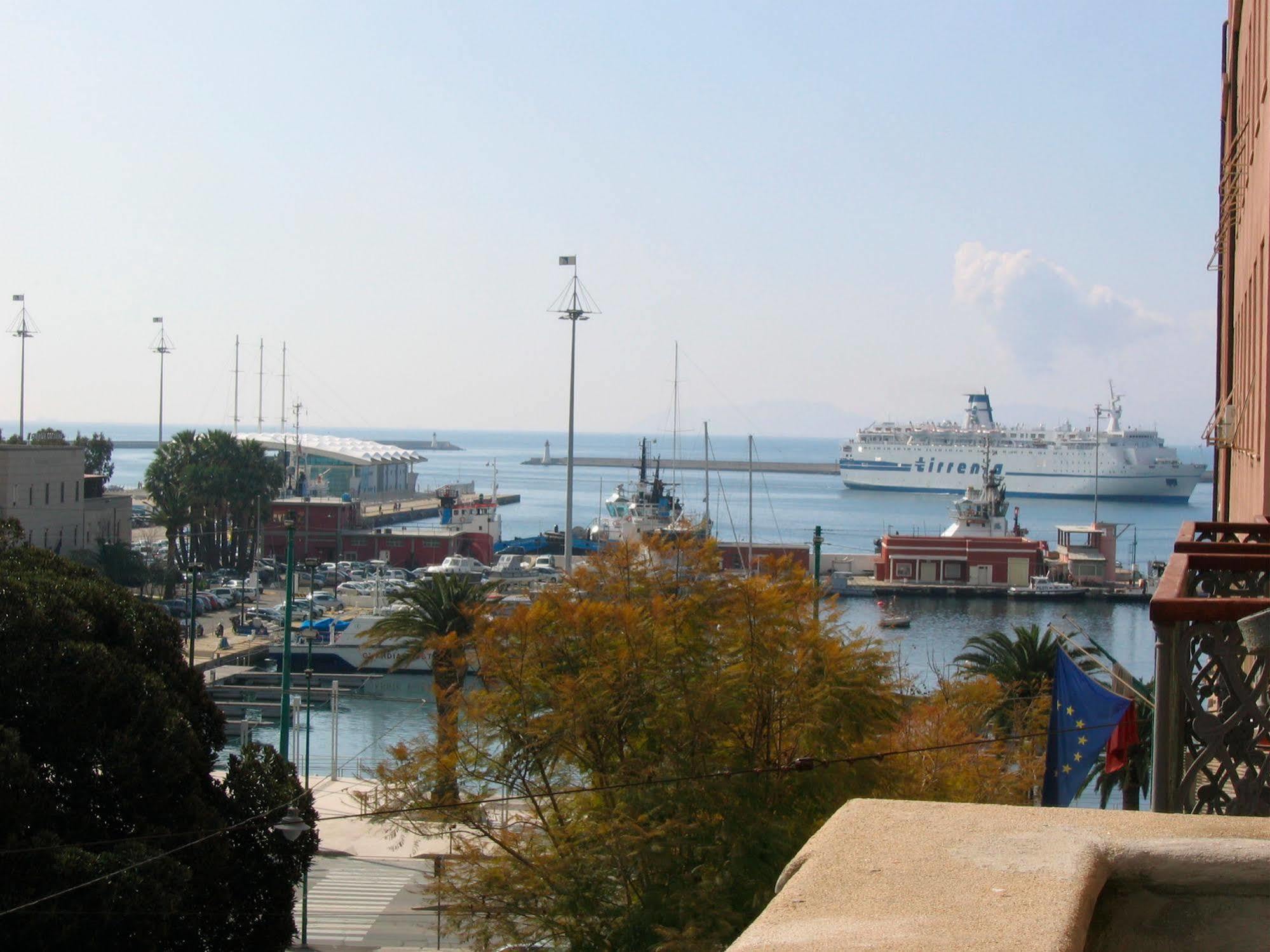 Hotel Ca' Del Sol à Cagliari Extérieur photo