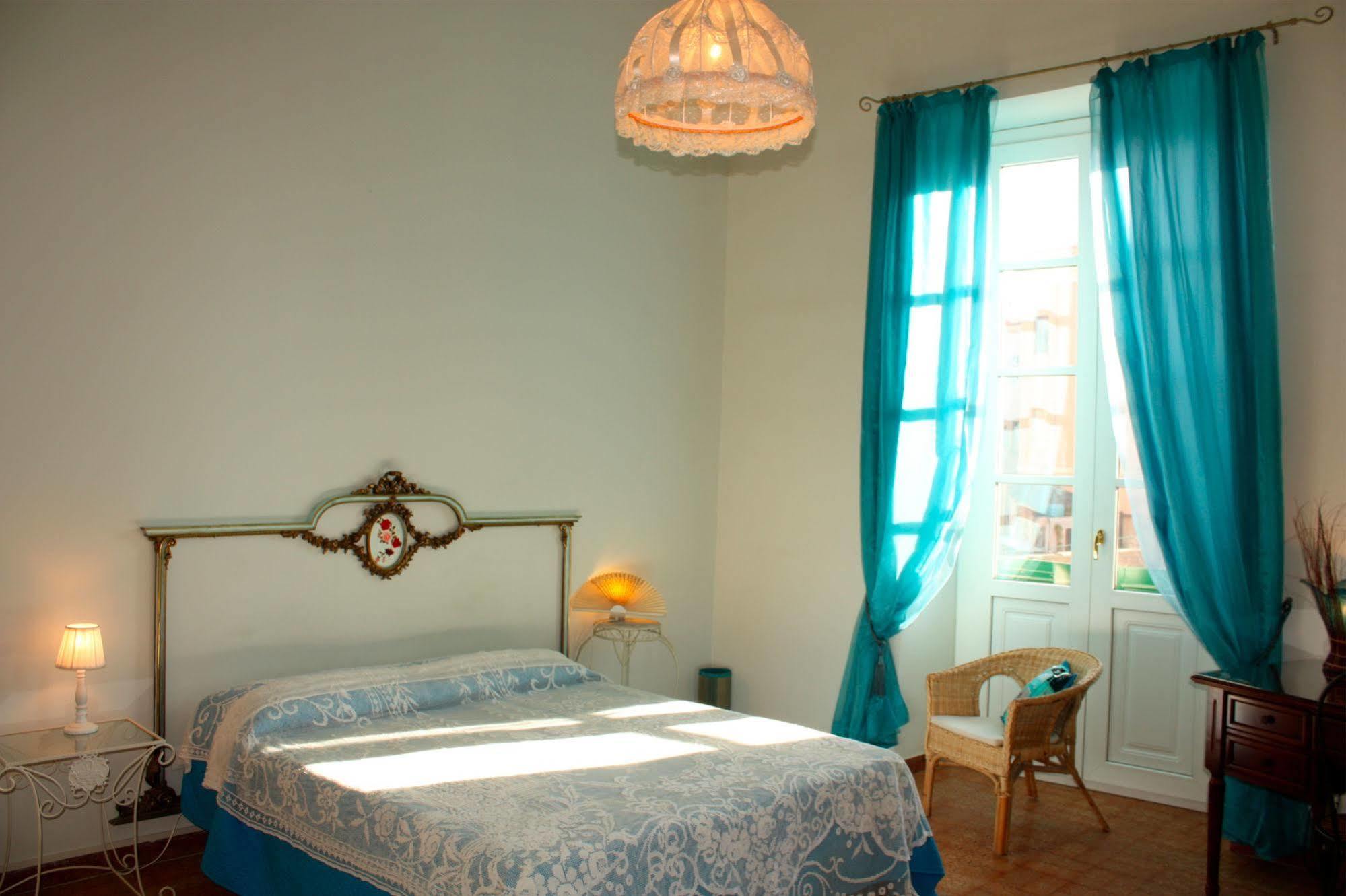 Hotel Ca' Del Sol à Cagliari Extérieur photo